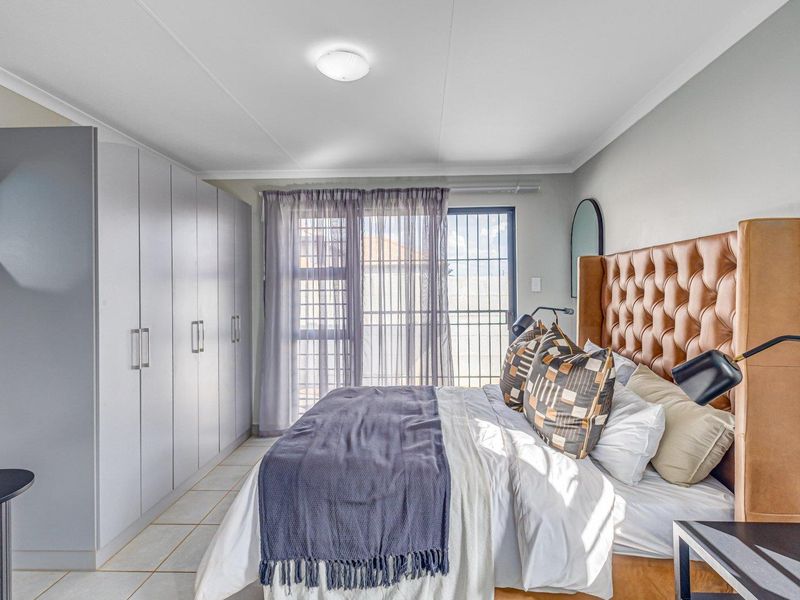 Beautiful 3 bedrooms house for sell in Protea Glen Security Estate!! - Photo 6