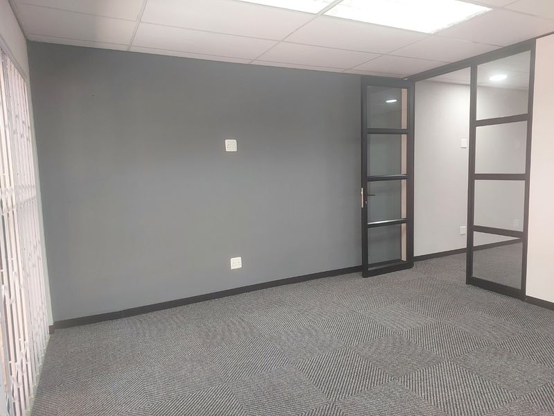 MOVE-IN READY A GRADE OFFICE IN SUNNINGHILL - Photo 4