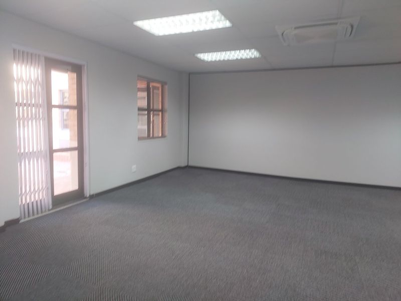 MOVE-IN READY A GRADE OFFICE IN SUNNINGHILL - Photo 9