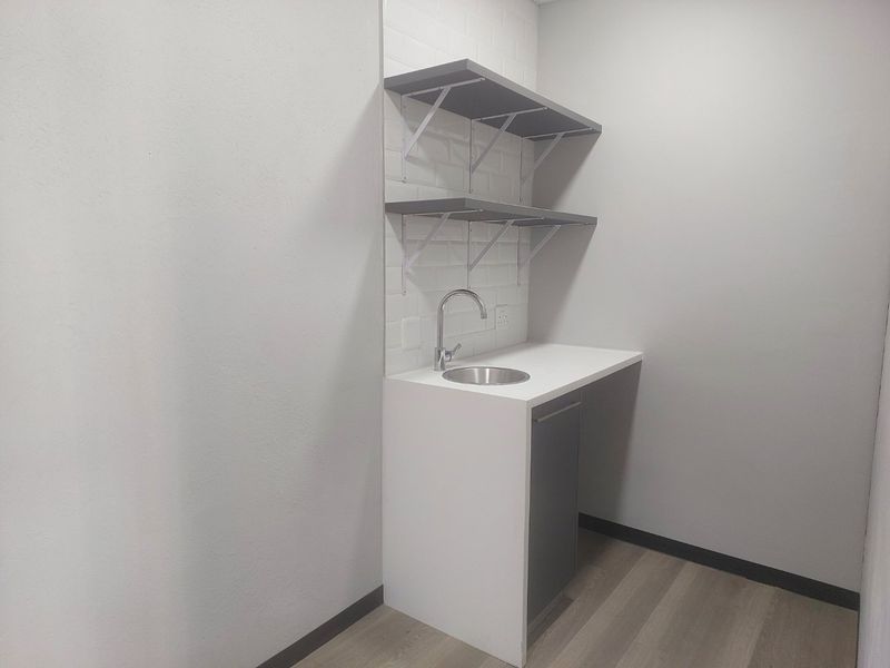 MOVE-IN READY A GRADE OFFICE IN SUNNINGHILL - Photo 8