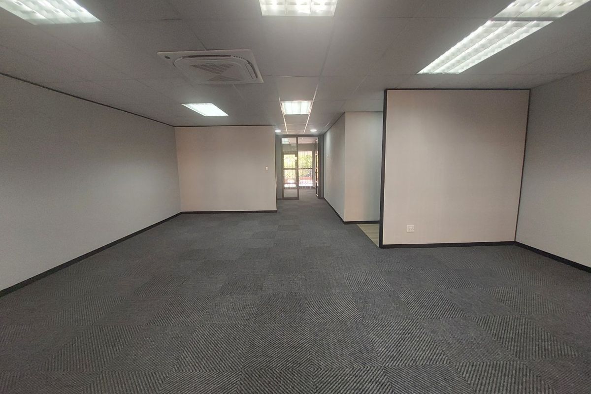 MOVE-IN READY A GRADE OFFICE IN SUNNINGHILL - Photo 5