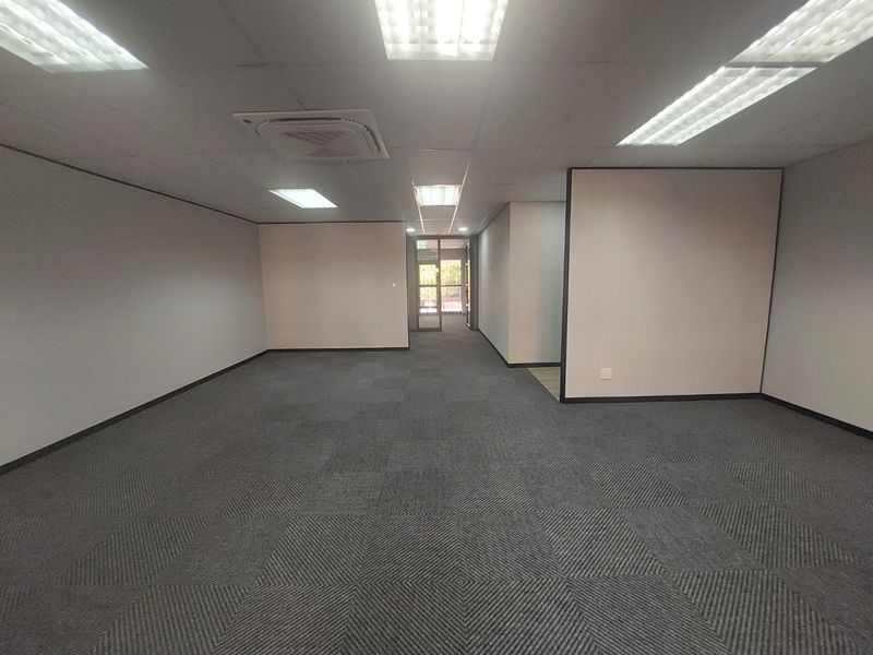 MOVE-IN READY A GRADE OFFICE IN SUNNINGHILL - Photo 5
