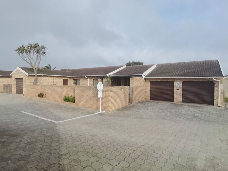 3 bedroom townhouse for sale in Newton Park - Photo 2