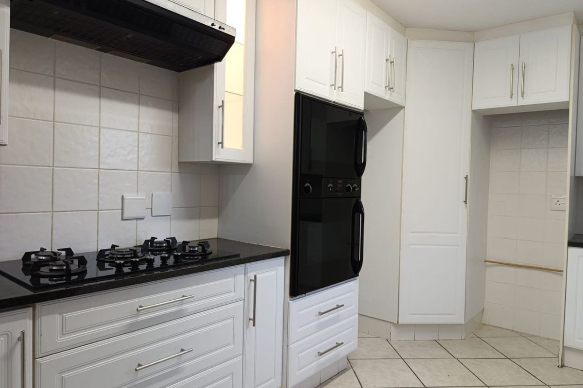 3 bedroom townhouse for sale in Newton Park - Photo 4