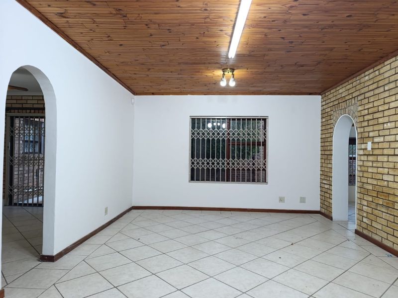 3 bedroom townhouse for sale in Newton Park - Photo 10