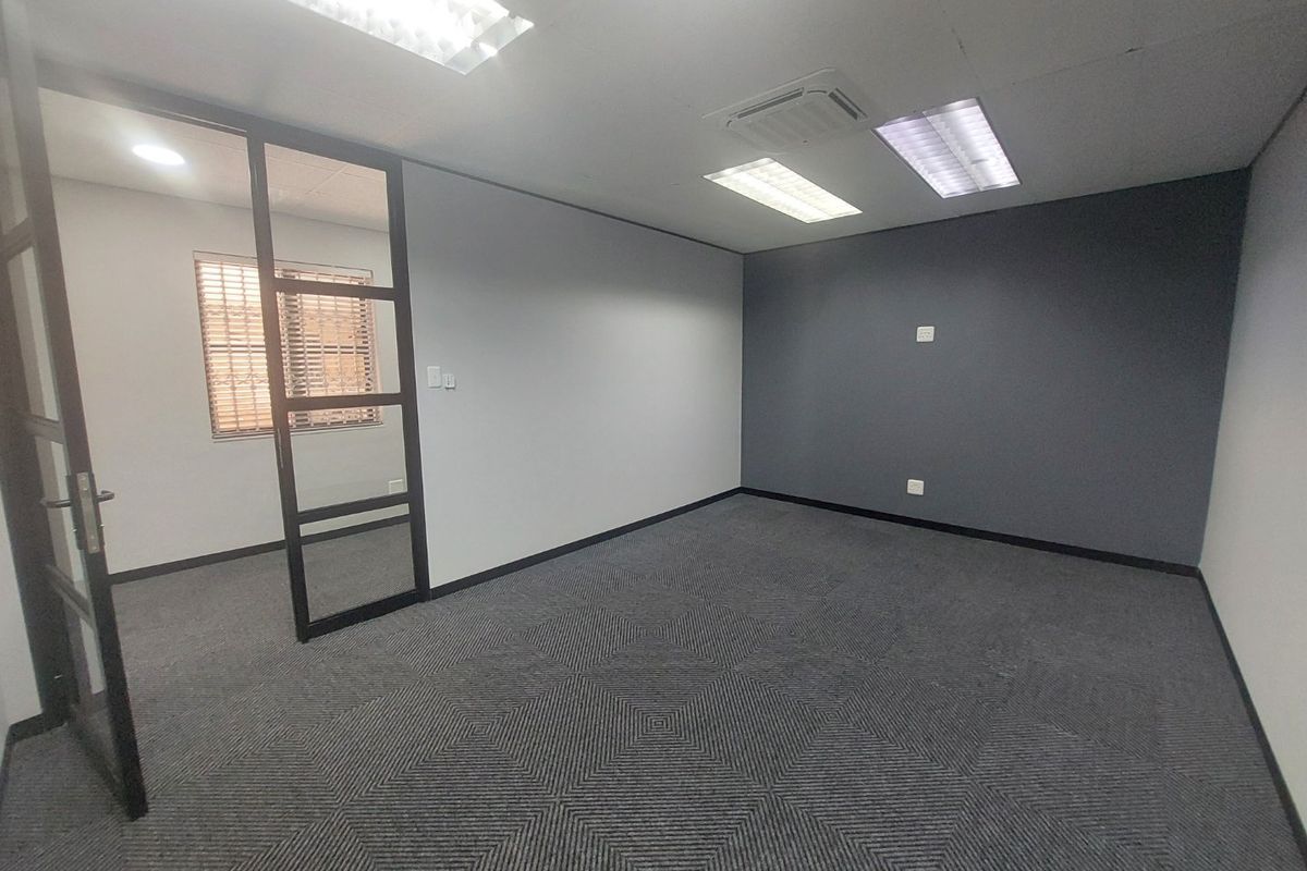 MOVE-IN READY NEW OFFICE SUITE IN SUNNINGHILL - Photo 4