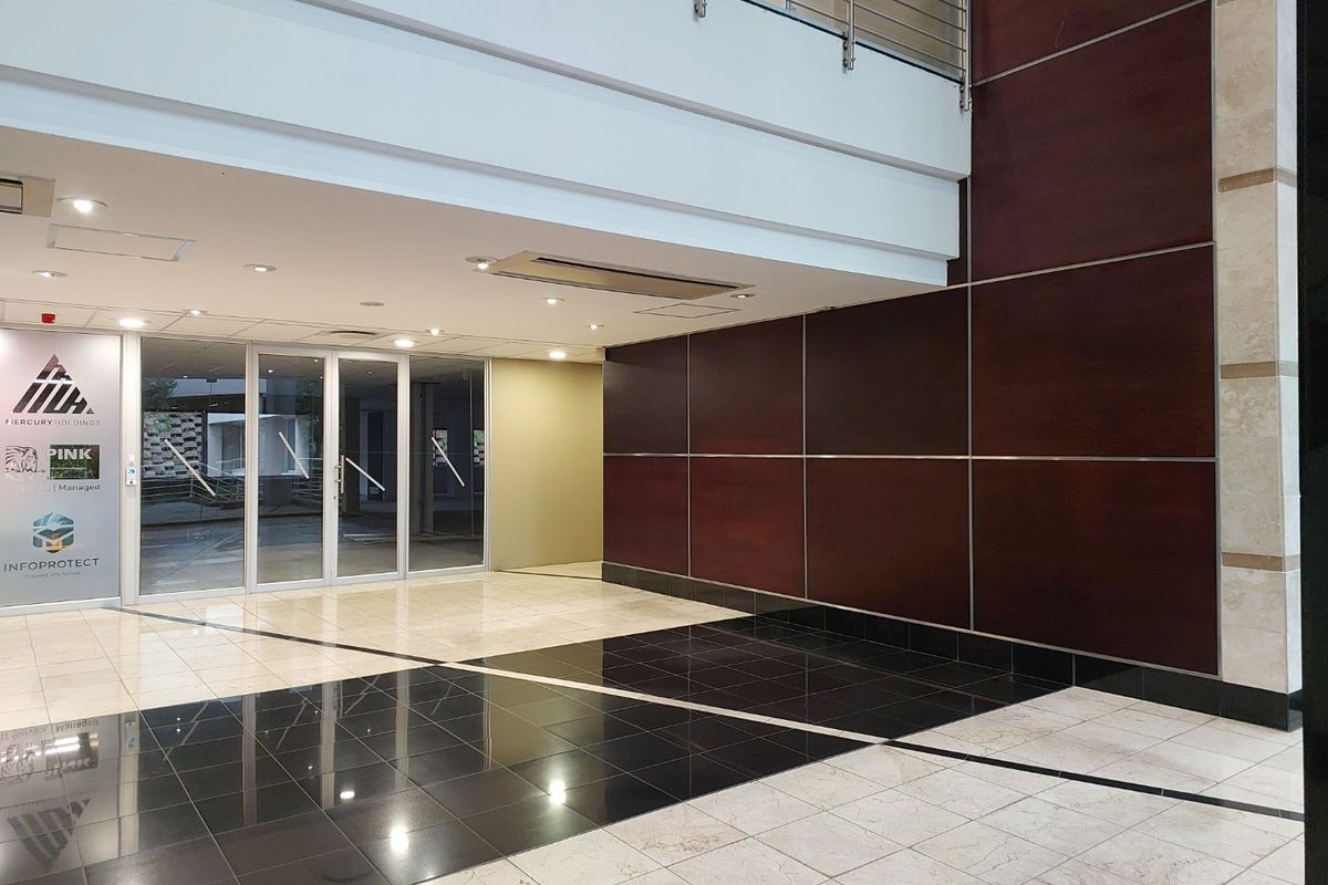 WOODMEAD GROUND FLOOR OFFICE SUITE IN EXCLUSIVE WOODMEAD COUNTRY CLUB ESTATE - Photo 2