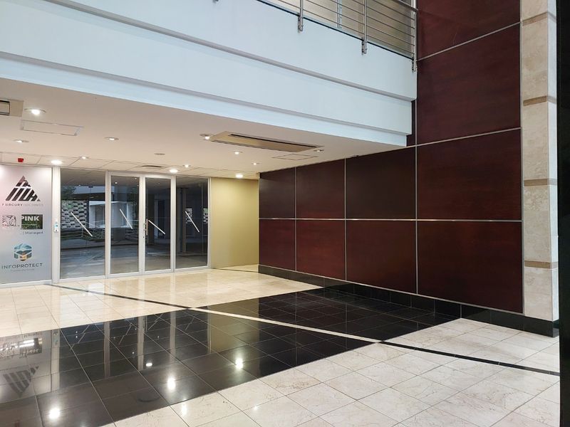 WOODMEAD GROUND FLOOR OFFICE SUITE IN EXCLUSIVE WOODMEAD COUNTRY CLUB ESTATE - Photo 2
