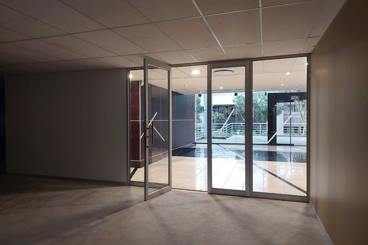 WOODMEAD GROUND FLOOR OFFICE SUITE IN EXCLUSIVE WOODMEAD COUNTRY CLUB ESTATE - Photo 4