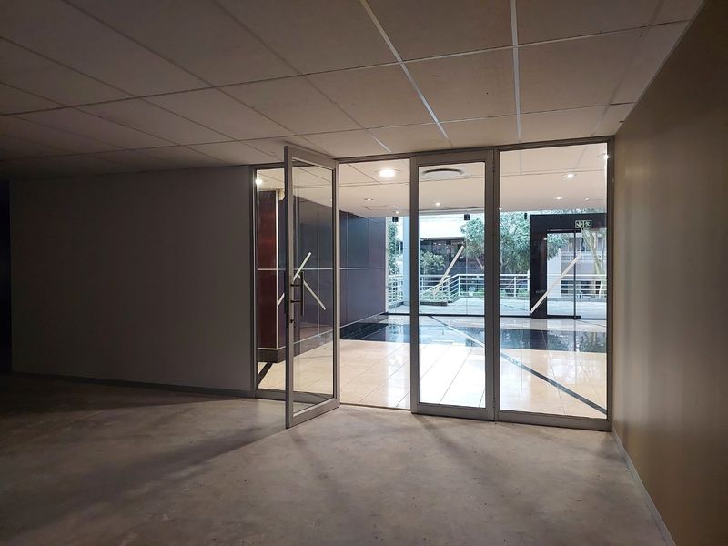 WOODMEAD GROUND FLOOR OFFICE SUITE IN EXCLUSIVE WOODMEAD COUNTRY CLUB ESTATE - Photo 4
