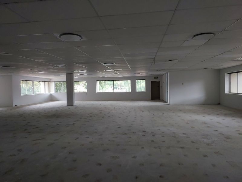 WOODMEAD GROUND FLOOR OFFICE SUITE IN EXCLUSIVE WOODMEAD COUNTRY CLUB ESTATE - Photo 9