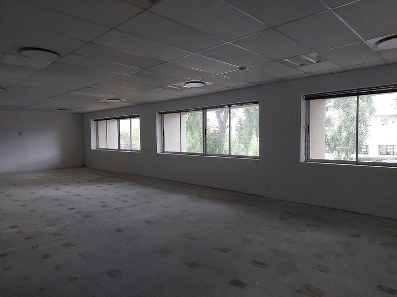 WOODMEAD GROUND FLOOR OFFICE SUITE IN EXCLUSIVE WOODMEAD COUNTRY CLUB ESTATE - Photo 8