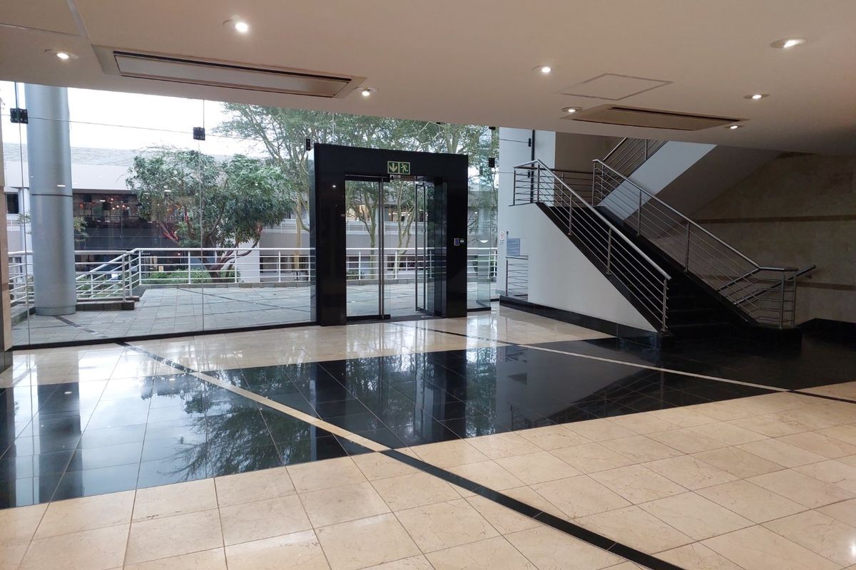 WOODMEAD GROUND FLOOR OFFICE SUITE IN EXCLUSIVE WOODMEAD COUNTRY CLUB ESTATE - Photo 3