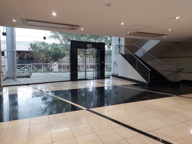 WOODMEAD GROUND FLOOR OFFICE SUITE IN EXCLUSIVE WOODMEAD COUNTRY CLUB ESTATE - Photo 3