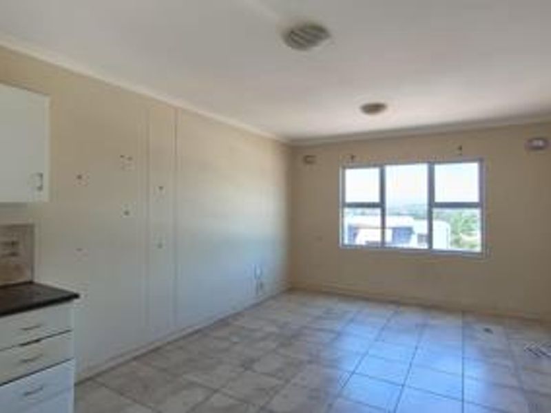 3 Bedroom Flat for sale in Chase Valley! - Photo 3