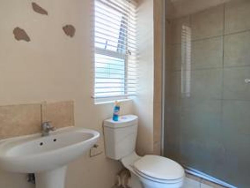 3 Bedroom Flat for sale in Chase Valley! - Photo 9