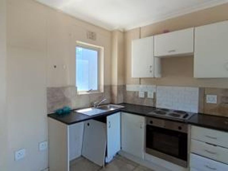 3 Bedroom Flat for sale in Chase Valley! - Photo 2