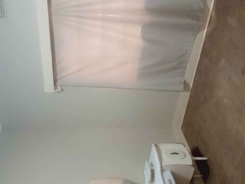 Spacious 3-Bedroom Home with Separate Flatlet – Excellent Value in Orkney - Photo 5