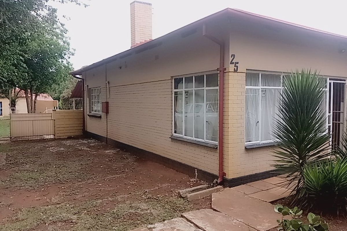 Spacious 3-Bedroom Home with Separate Flatlet – Excellent Value in Orkney - Photo 2