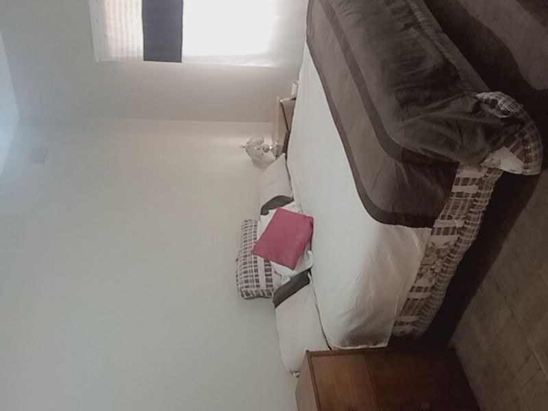 Spacious 3-Bedroom Home with Separate Flatlet – Excellent Value in Orkney - Photo 8