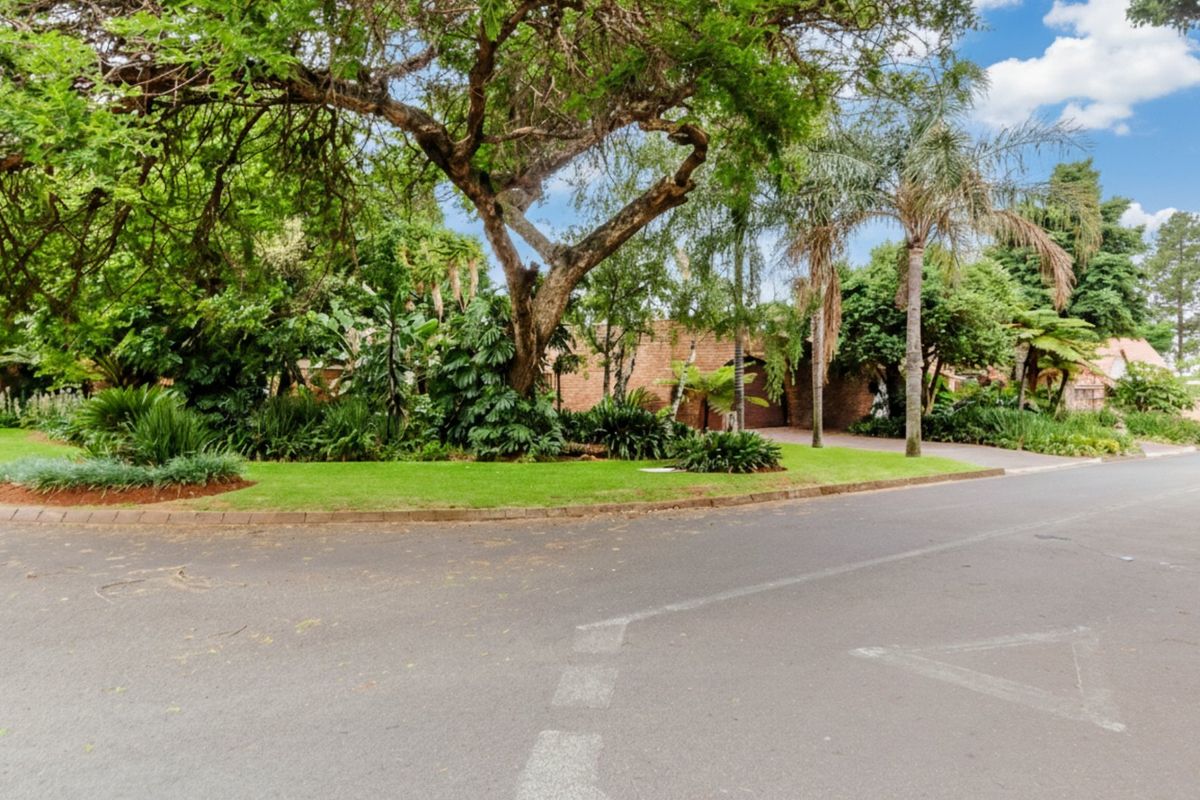 Exceptional Family Sanctuary with Modern Luxury Features - Photo 3