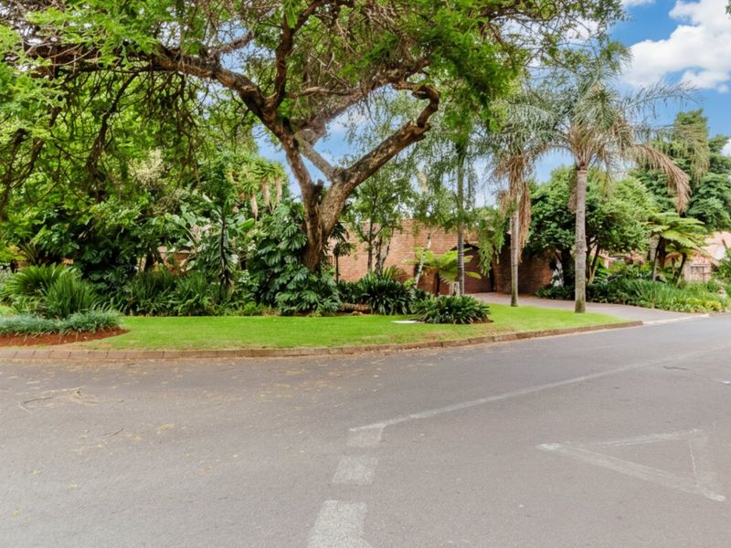 Exceptional Family Sanctuary with Modern Luxury Features - Photo 3