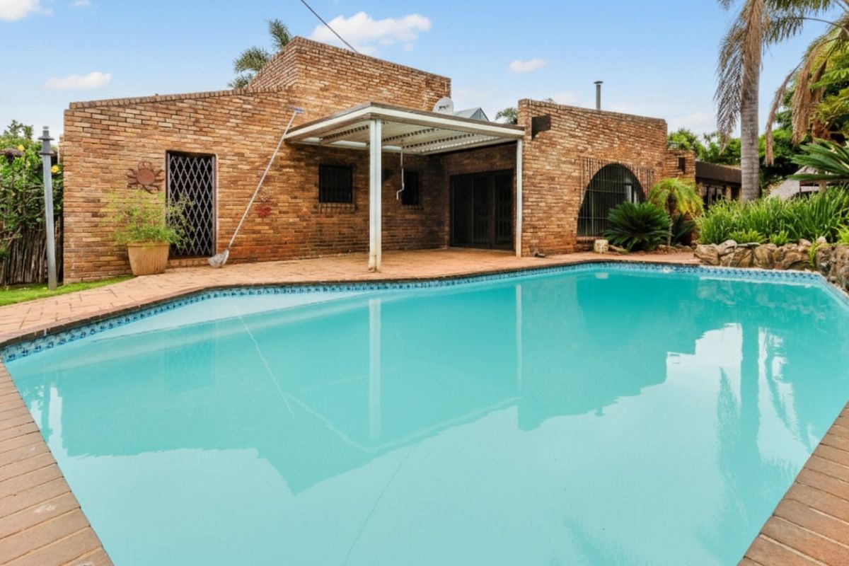 Exceptional Family Sanctuary with Modern Luxury Features - Photo 5