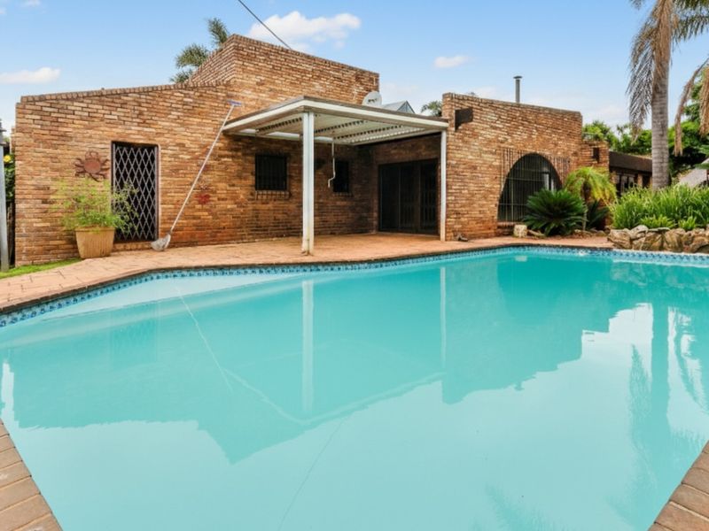 Exceptional Family Sanctuary with Modern Luxury Features - Photo 5