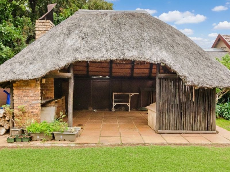 Exceptional Family Sanctuary with Modern Luxury Features - Photo 9