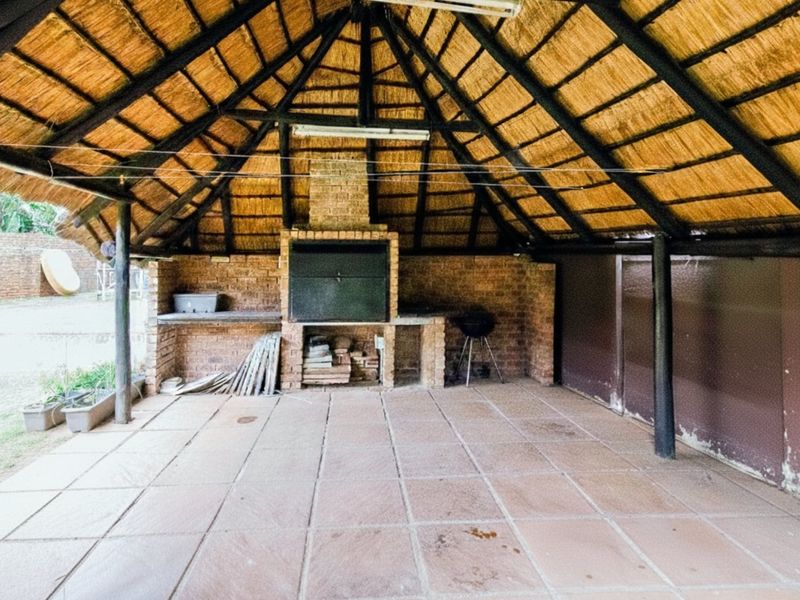 Exceptional Family Sanctuary with Modern Luxury Features - Photo 8