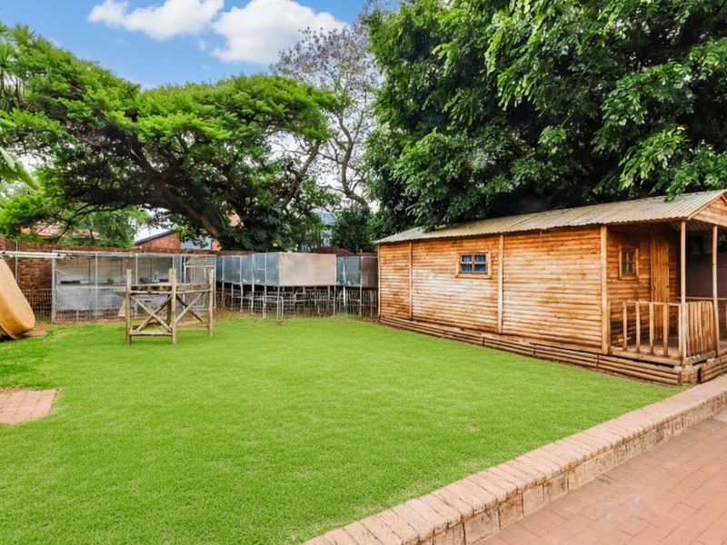 Exceptional Family Sanctuary with Modern Luxury Features - Photo 7