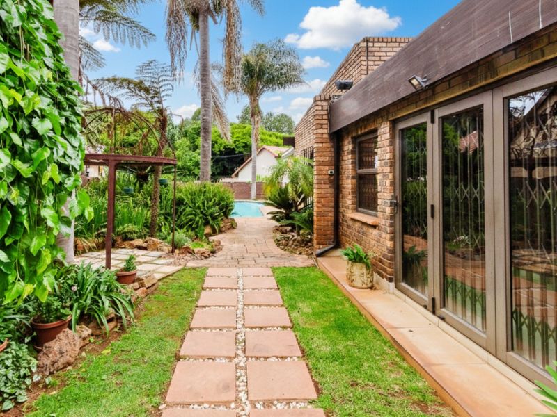 Exceptional Family Sanctuary with Modern Luxury Features - Photo 6