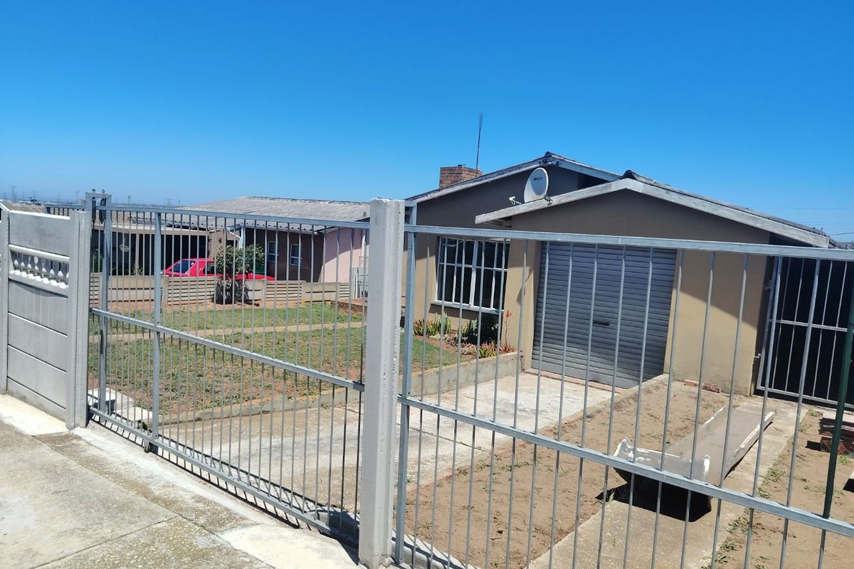 FREESTANDING HOME  - Photo 2