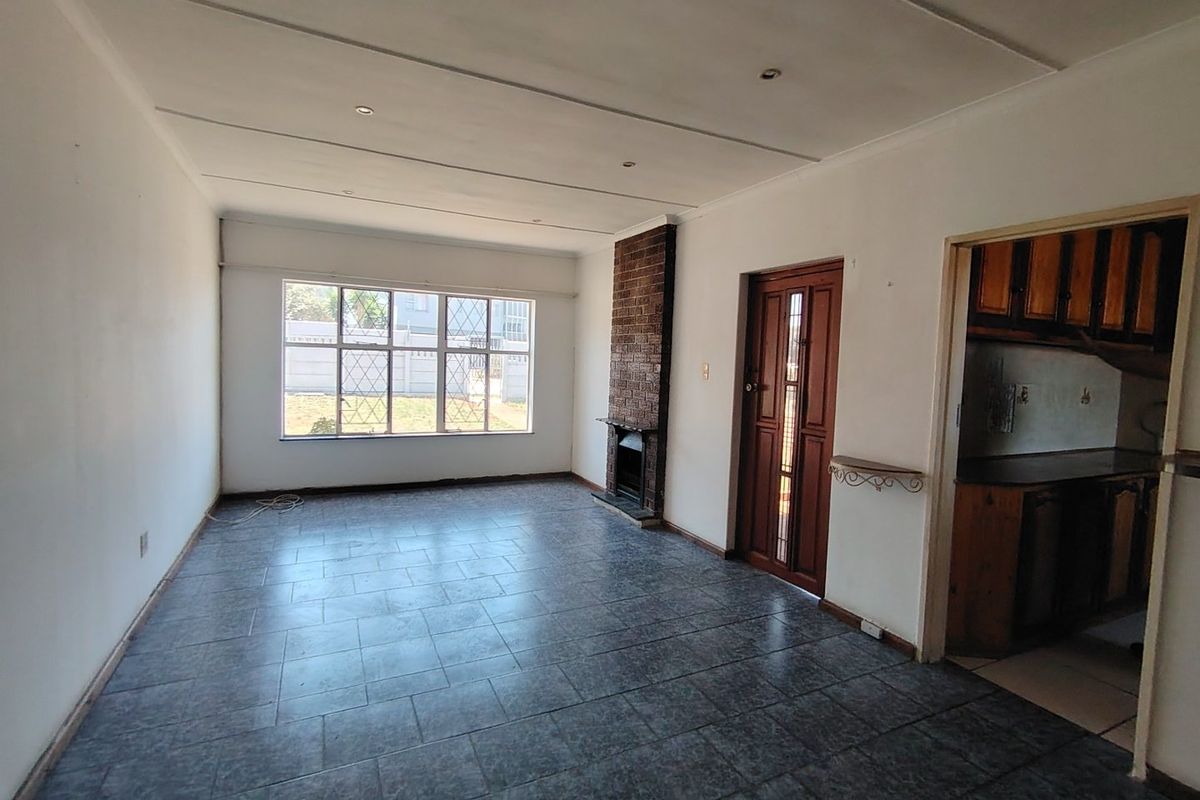 FREESTANDING HOME  - Photo 5