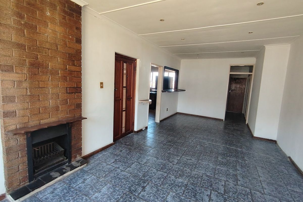 FREESTANDING HOME  - Photo 4