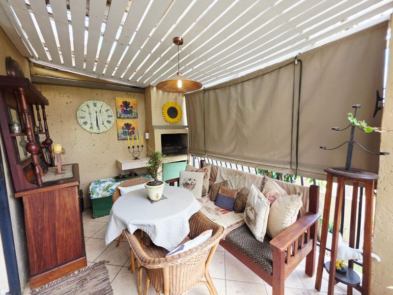 Beautiful Tuscan Style 2 Bedroom Duplex with Breathtaking Views - Photo 4