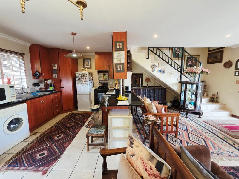 Beautiful Tuscan Style 2 Bedroom Duplex with Breathtaking Views - Photo 8