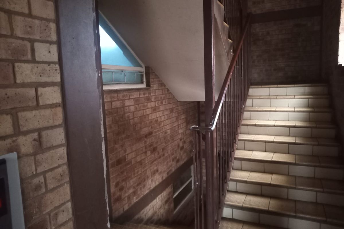 Pretty apartment in a peaceful complex - Photo 3