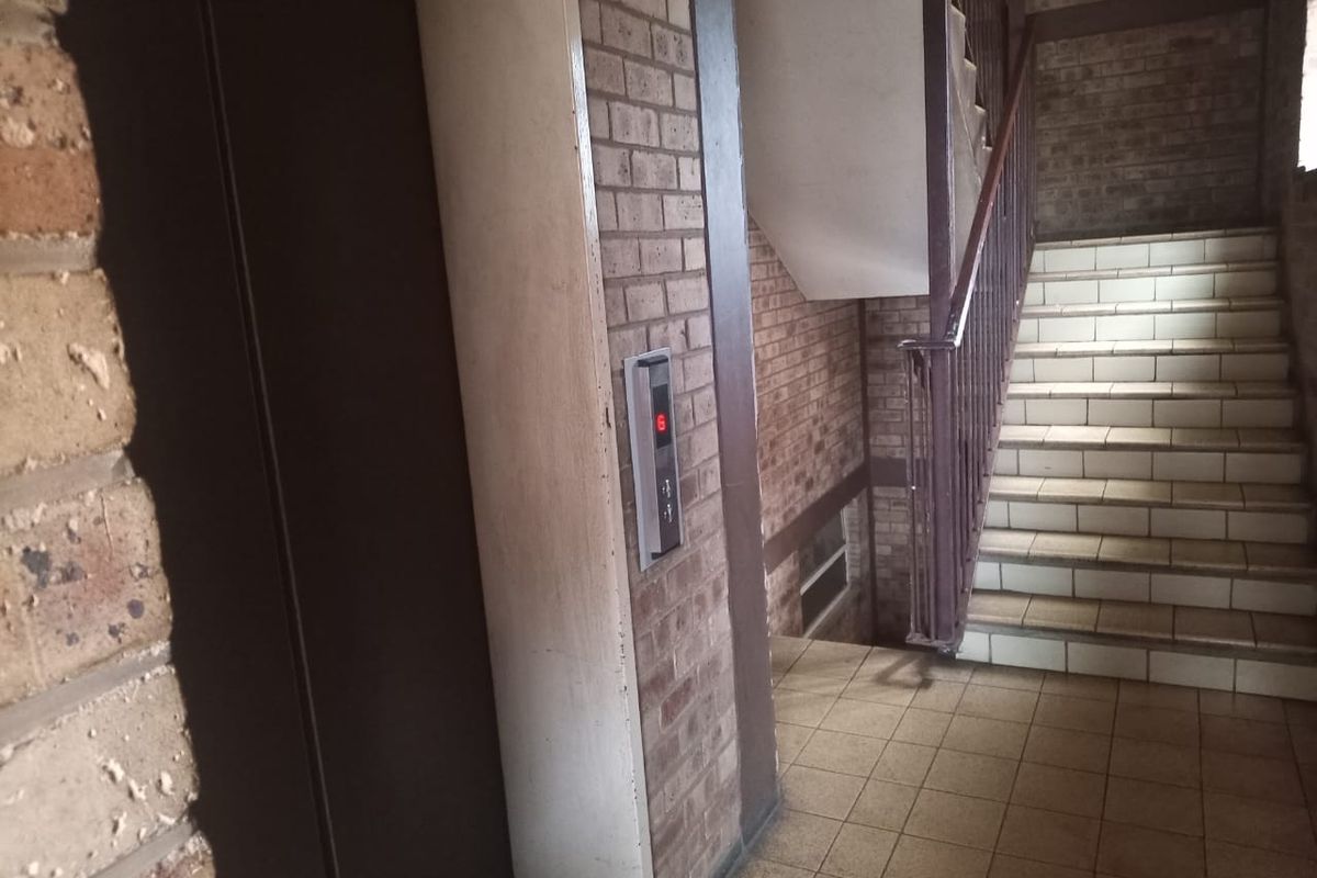 Pretty apartment in a peaceful complex - Photo 4