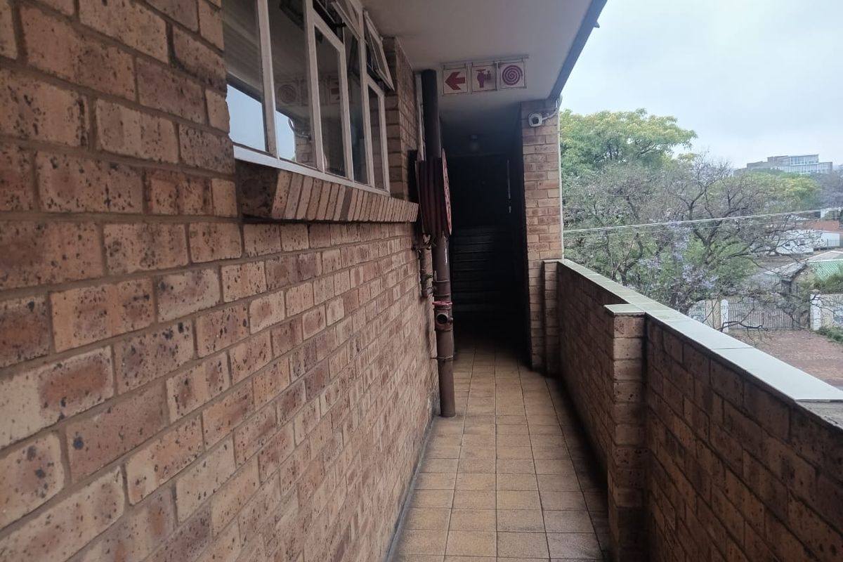 Pretty apartment in a peaceful complex - Photo 5