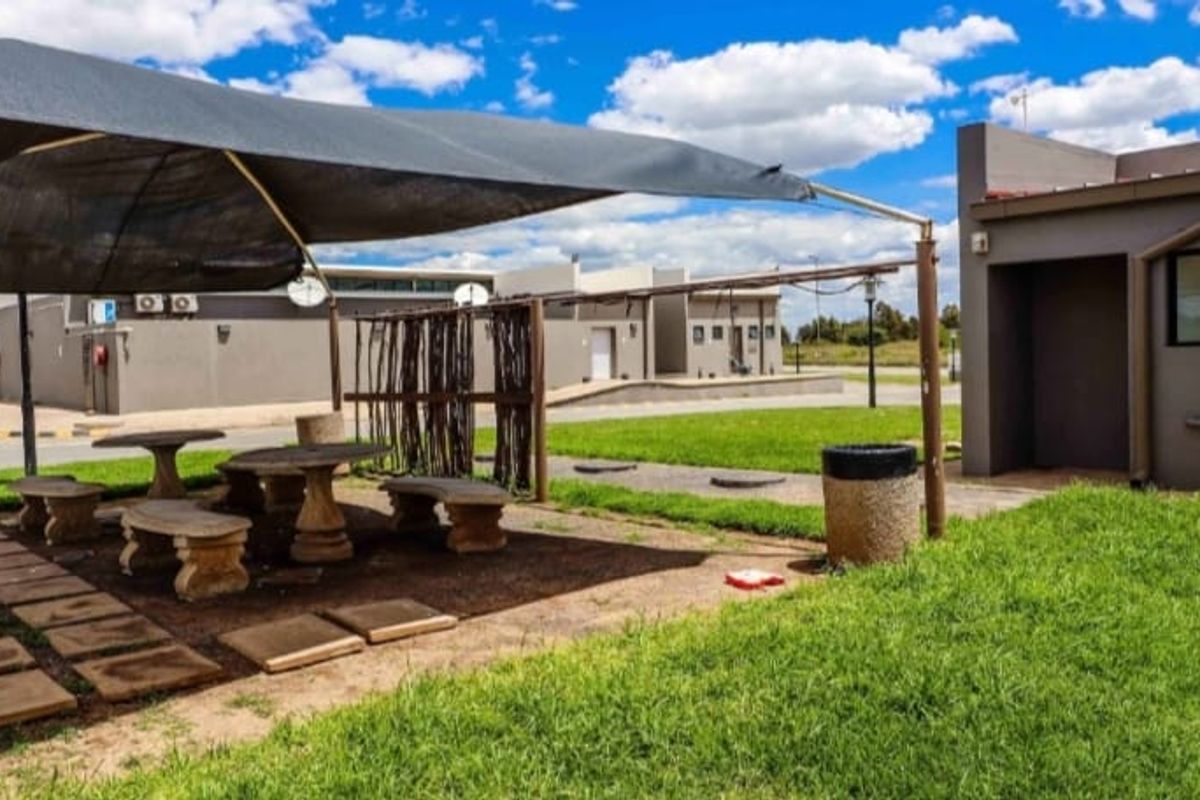 Filling station and Land with an excellent income and well situated - Photo 3