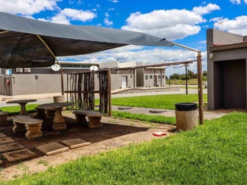 Filling station and Land with an excellent income and well situated - Photo 3