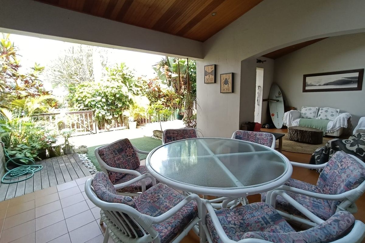 To let in Umhlanga, furnished beachfront 4 bedroom Townhouse in secure upmarket complex. - Photo 4