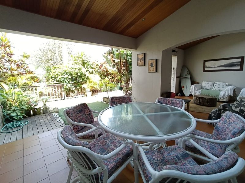 To let in Umhlanga, furnished beachfront 4 bedroom Townhouse in secure upmarket complex. - Photo 4