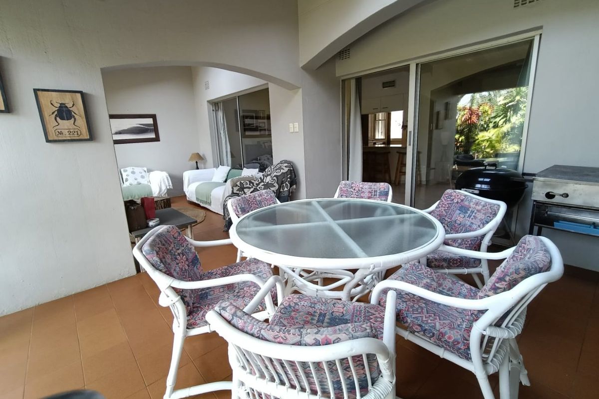 To let in Umhlanga, furnished beachfront 4 bedroom Townhouse in secure upmarket complex. - Photo 3