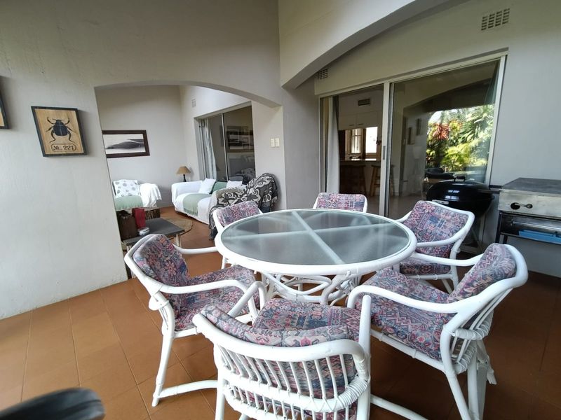 To let in Umhlanga, furnished beachfront 4 bedroom Townhouse in secure upmarket complex. - Photo 3