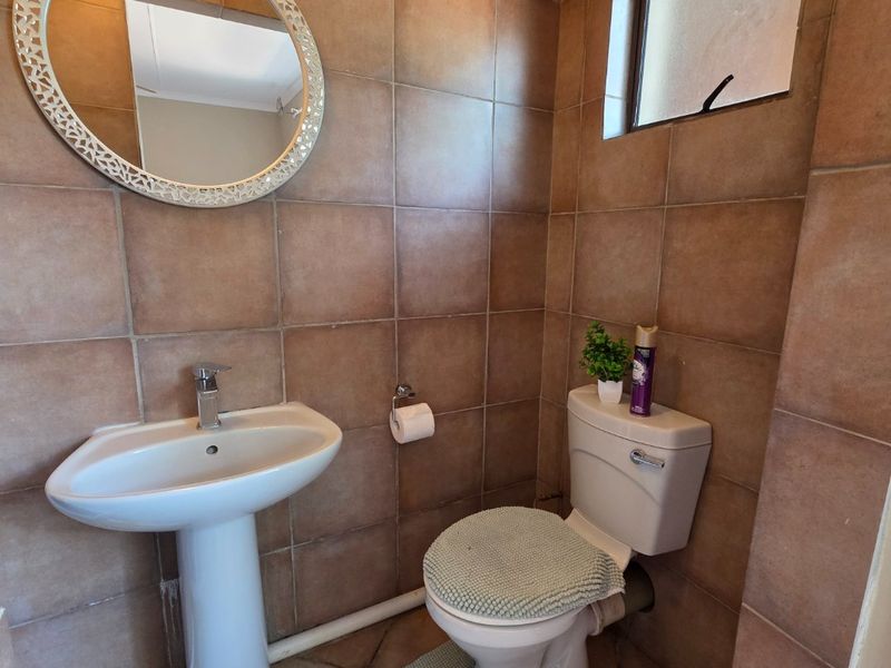 Cozy One Bedroom unit on Secure Smallholding - Photo 9