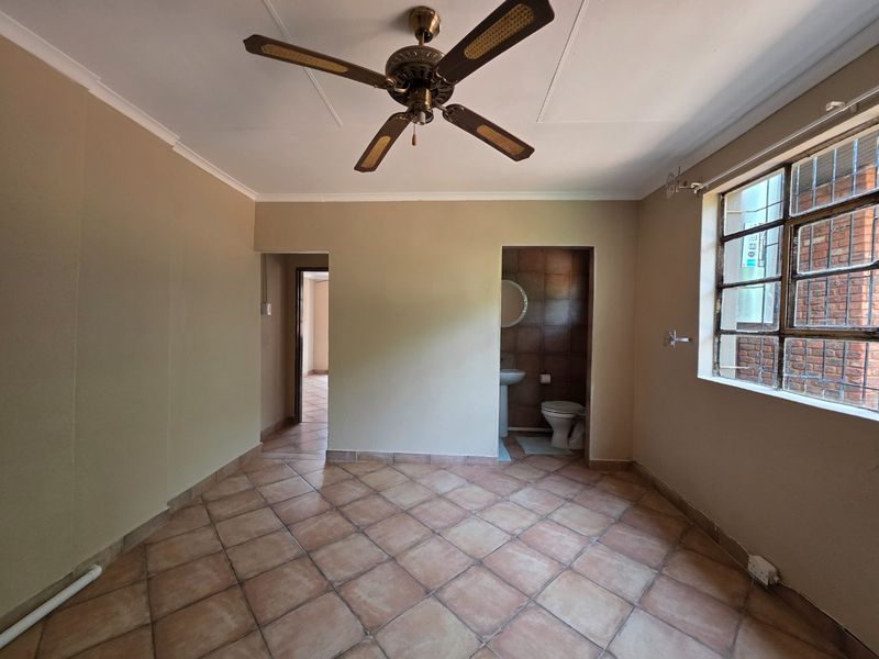 Cozy One Bedroom unit on Secure Smallholding - Photo 8