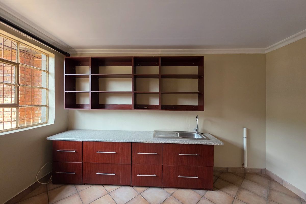 Cozy One Bedroom unit on Secure Smallholding - Photo 4