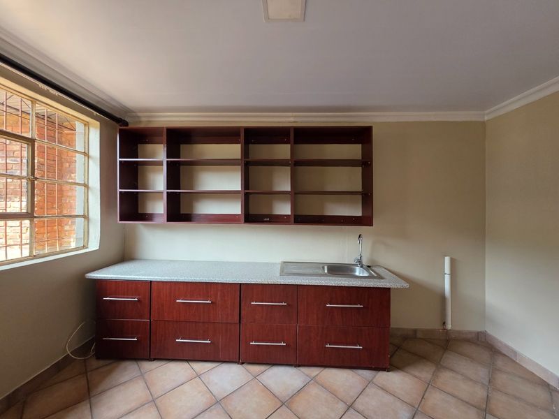 Cozy One Bedroom unit on Secure Smallholding - Photo 4